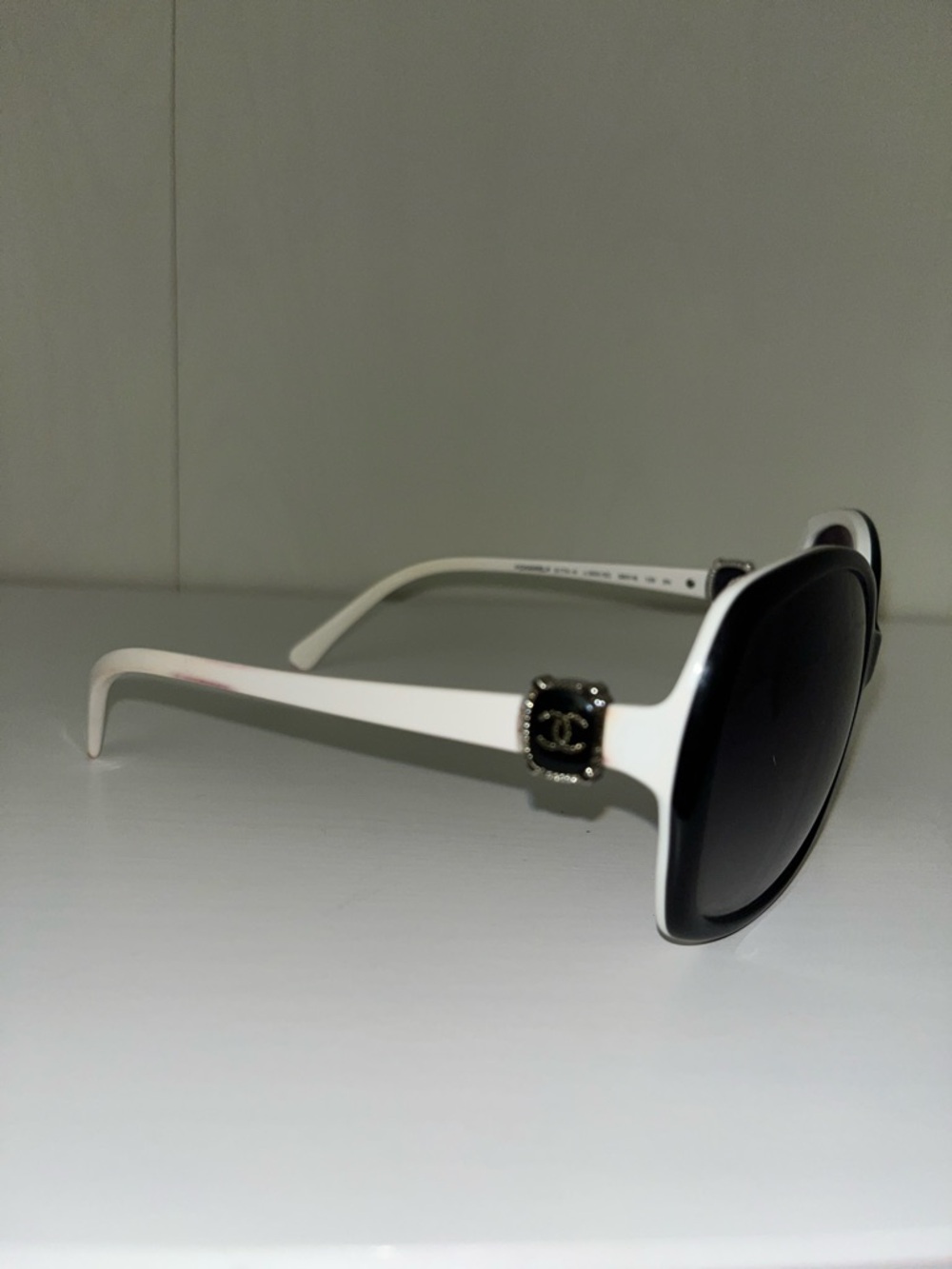 CHANEL Black and White Oversized Gradient Lens Sunglasses - Picture 3 of 16